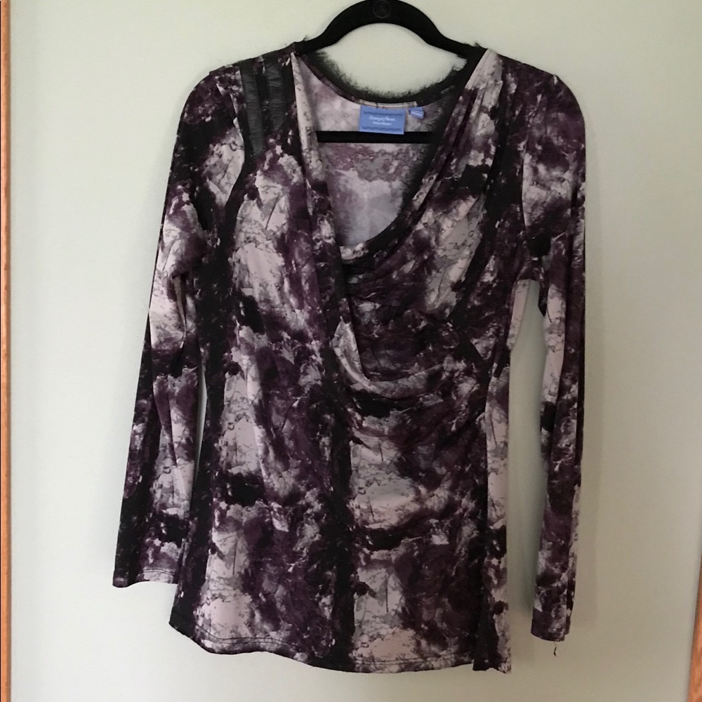Simply Vera long sleeve woman’s top.